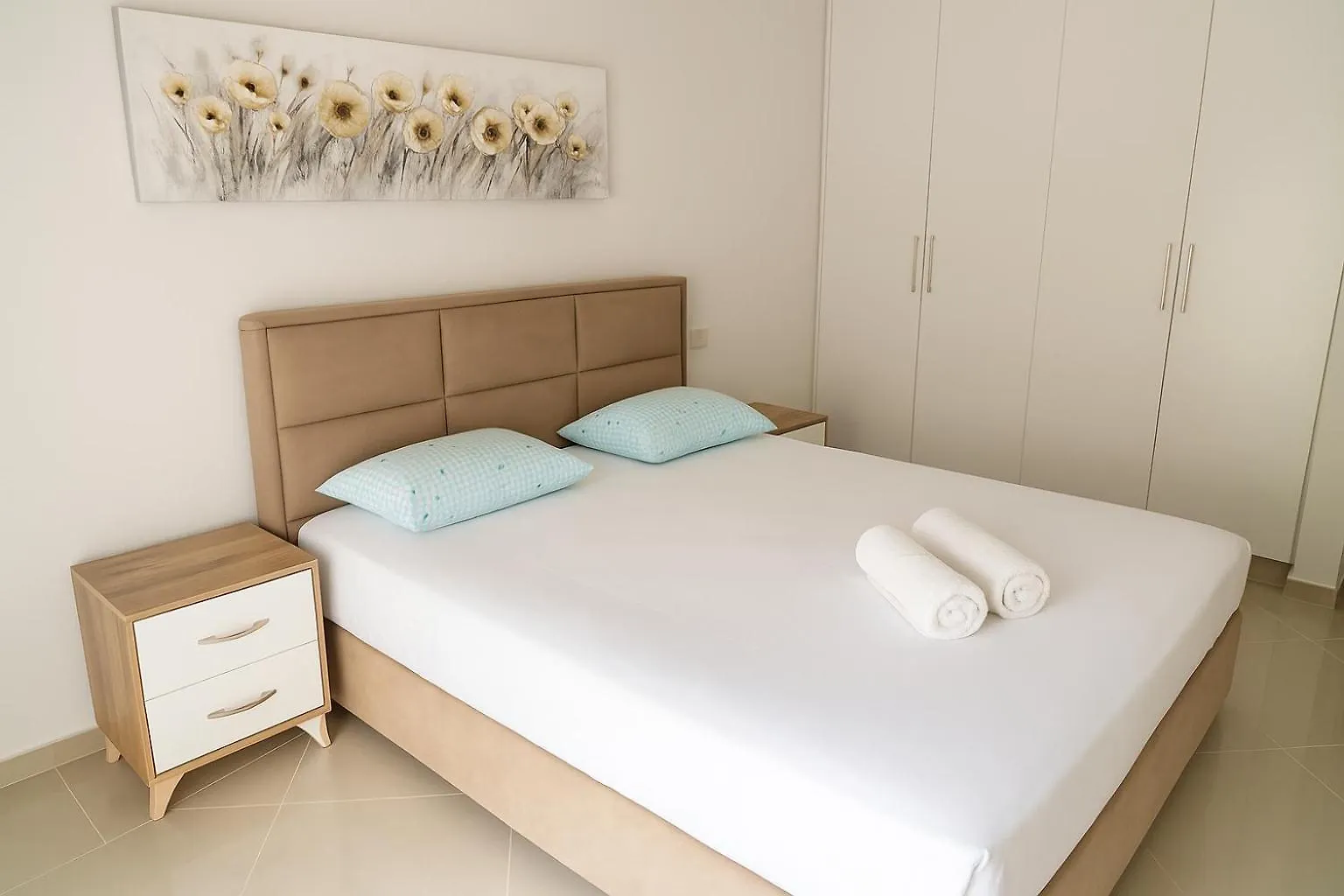 Lalzit Hills Apartments ドゥラス