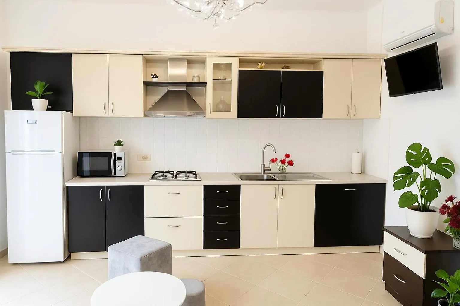 Lalzit Hills Apartments ドゥラス