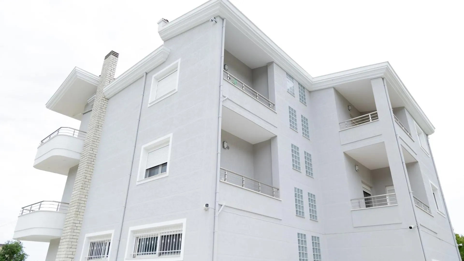 Lalzit Hills Apartments ドゥラス