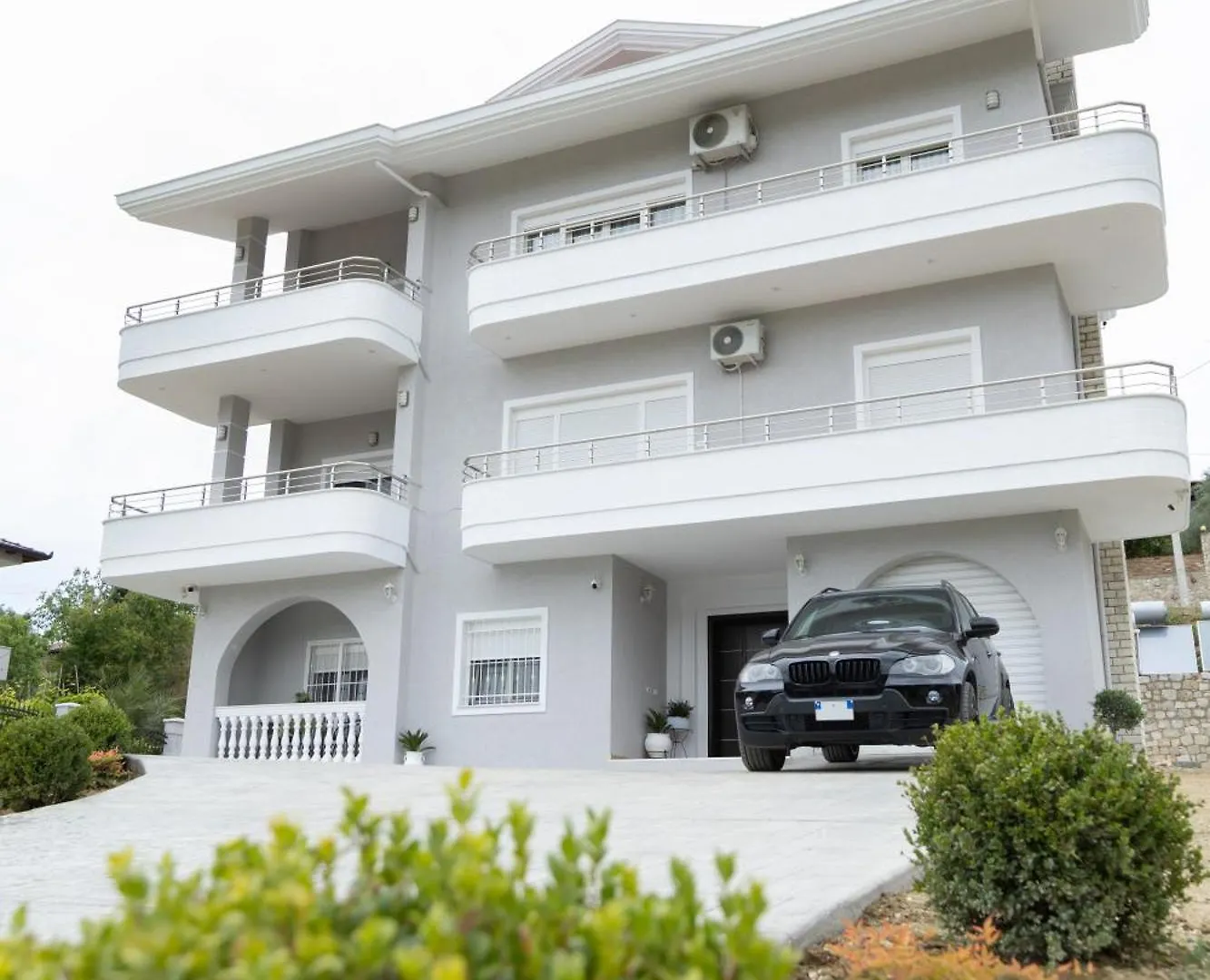 Lalzit Hills Apartments ドゥラス アルバニア
