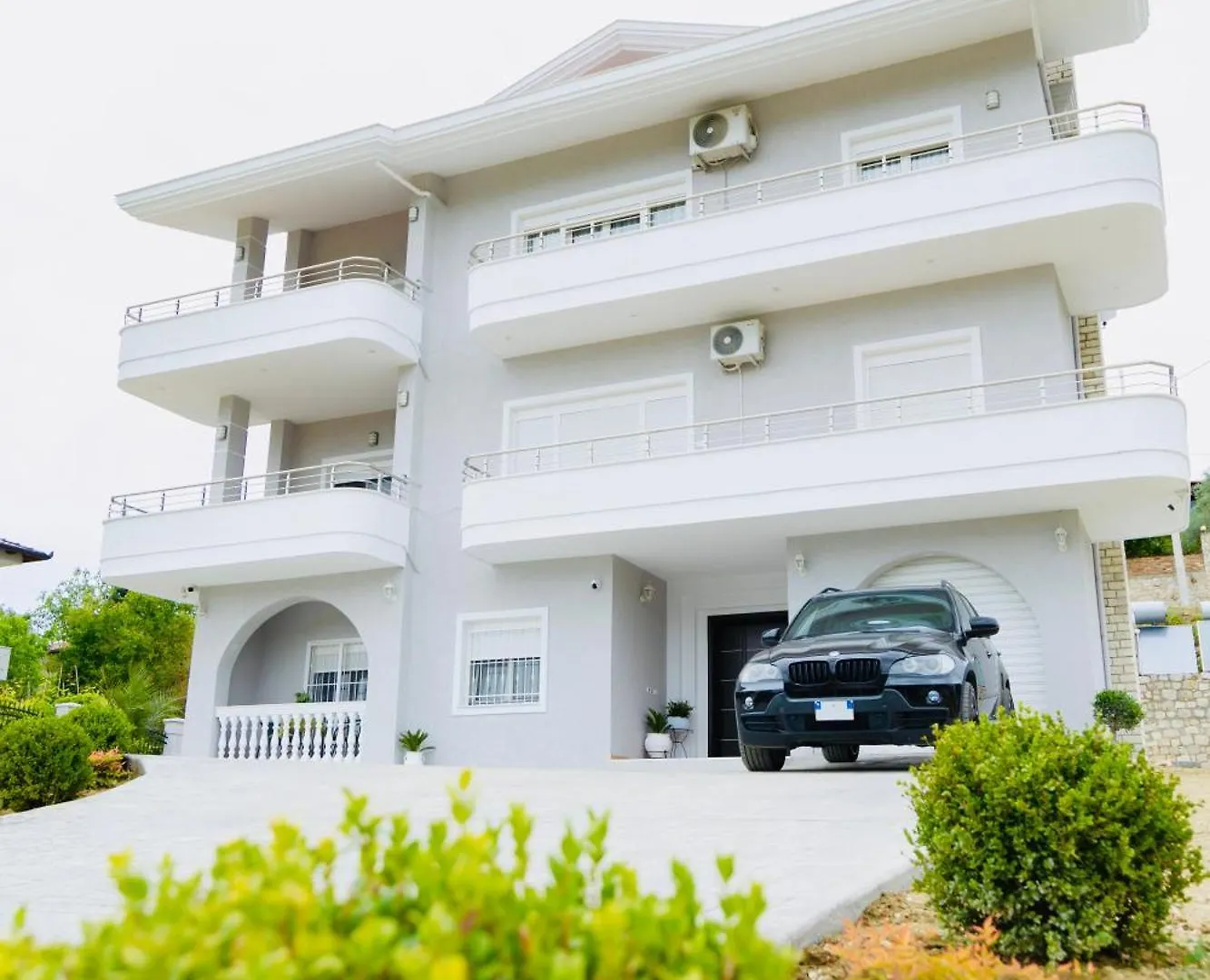 Lalzit Hills Apartments ドゥラス