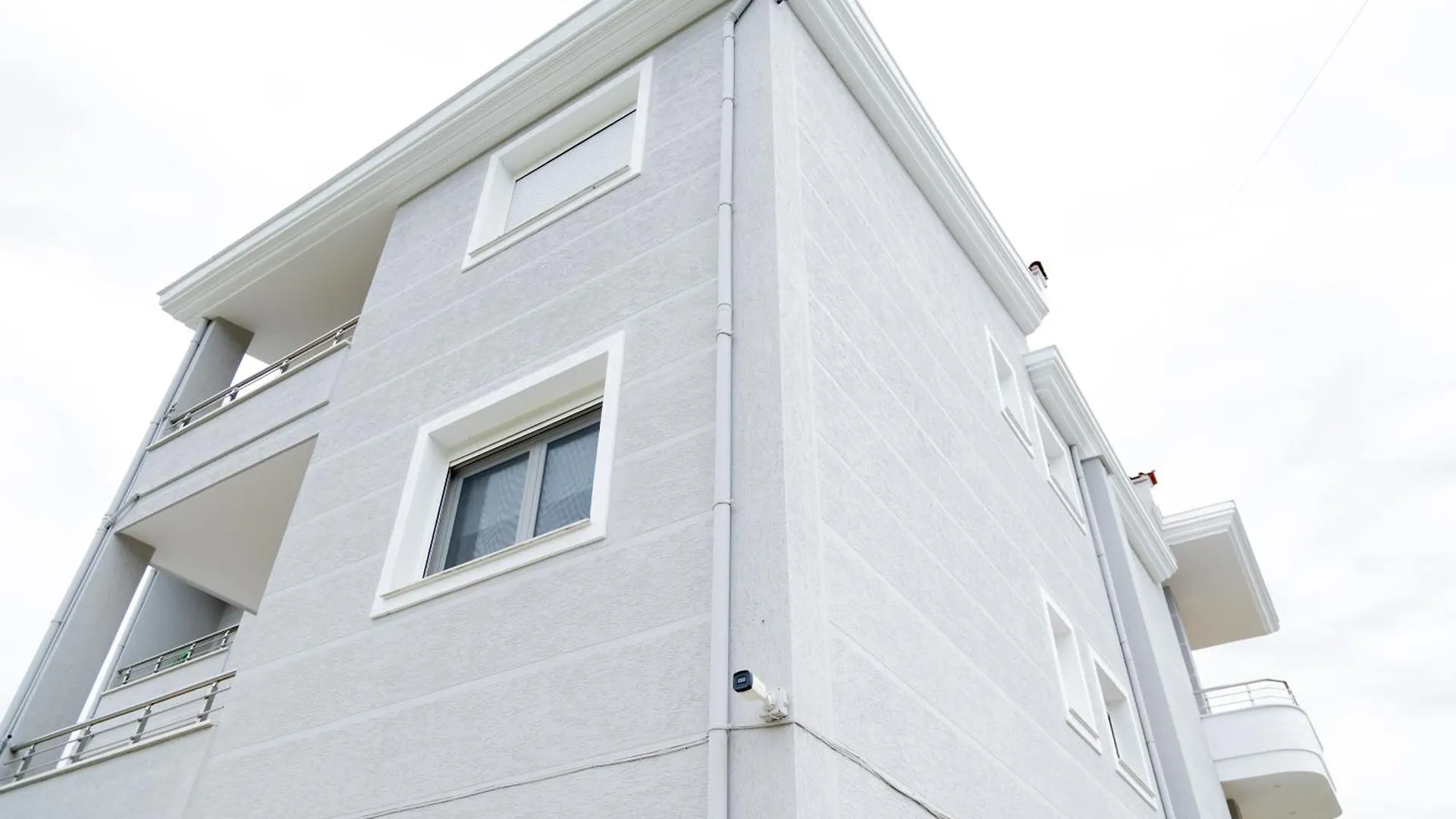 Lalzit Hills Apartments ドゥラス